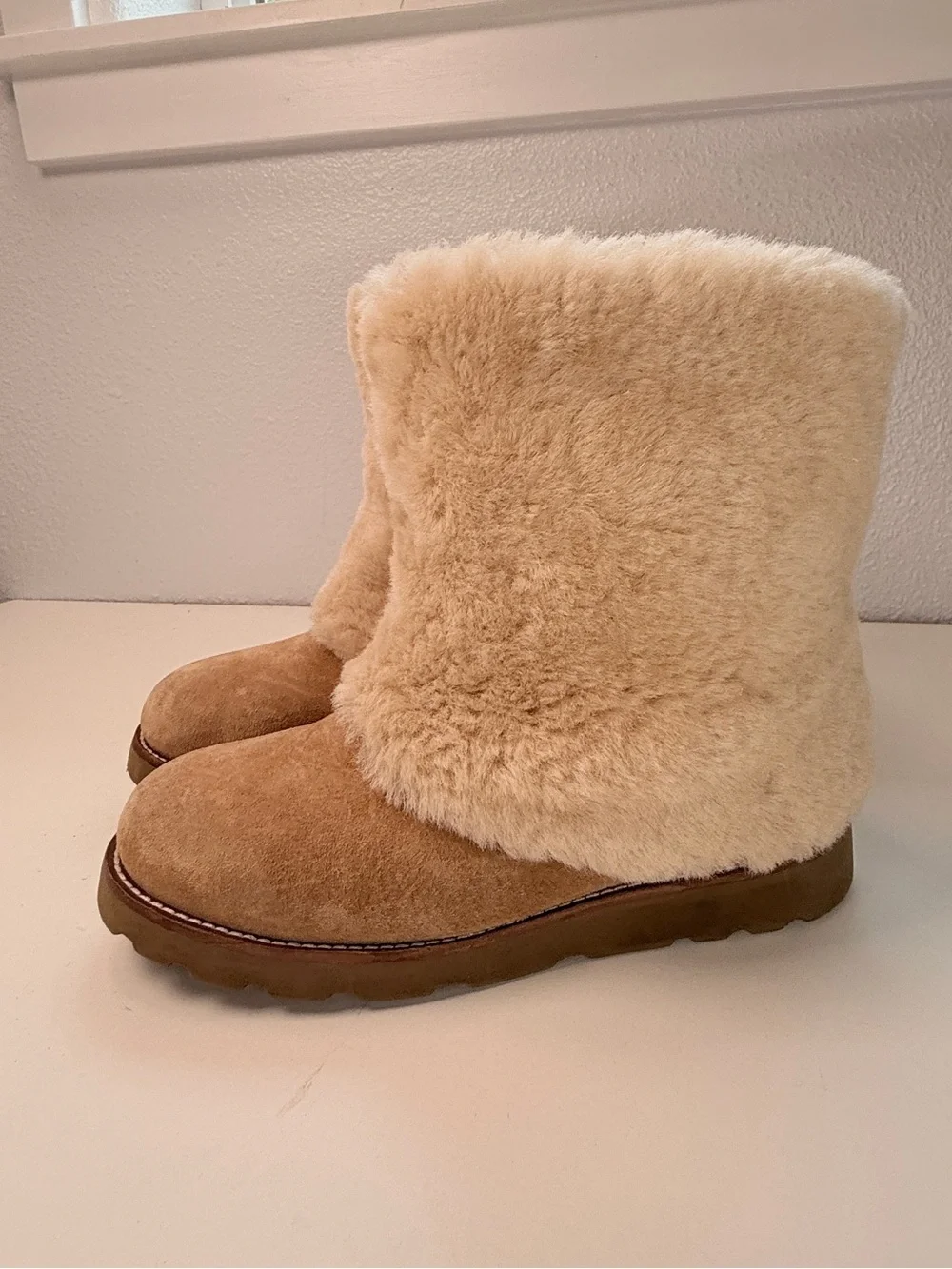 UGG Australia Maylin Sheepskin Cuff Boots Chestnut Suede Fur Winter Boots Size 8